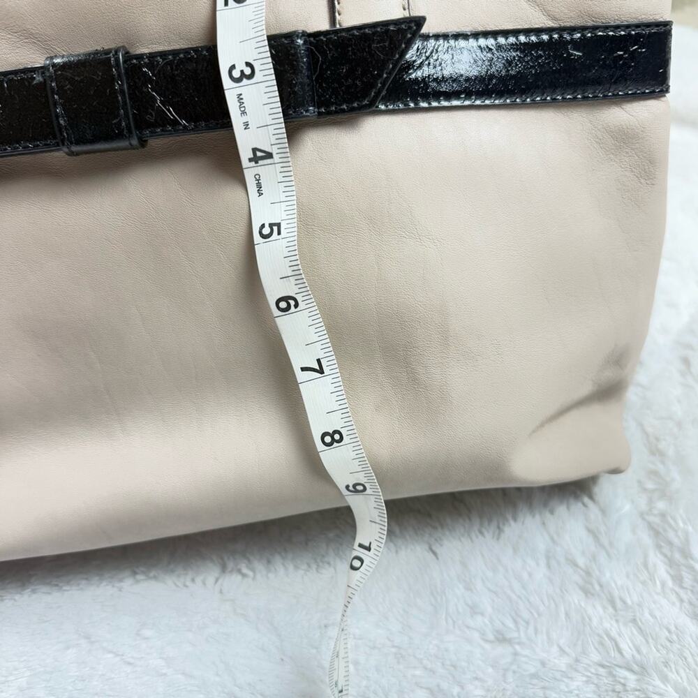 Kate Spade beige and Black hand Bag - Picture 9 of 14